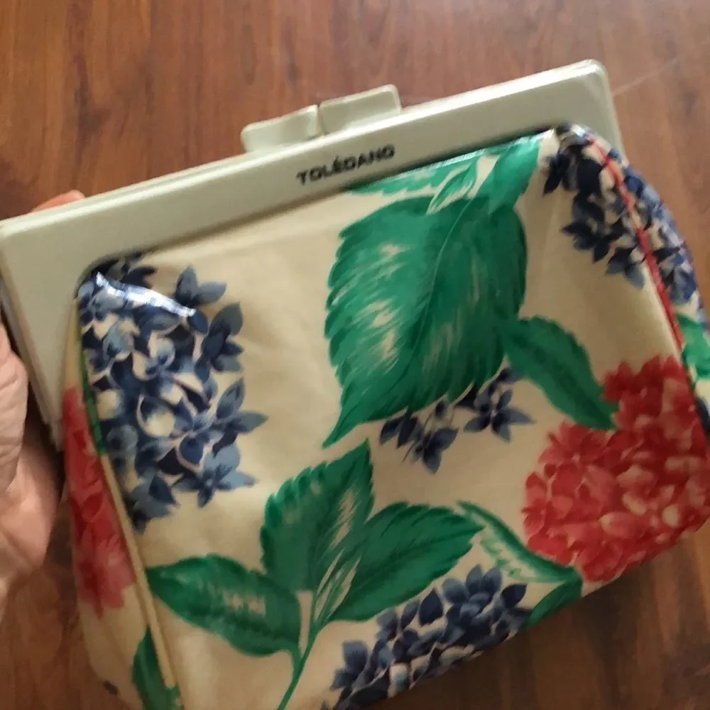 Vintage Toledano 80s large clutch purse. Floral.